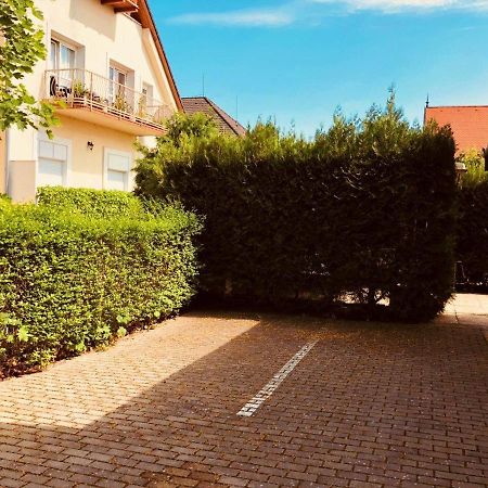 Zoeldteto Panzio Bed & Breakfast Balatonfured Bagian luar foto