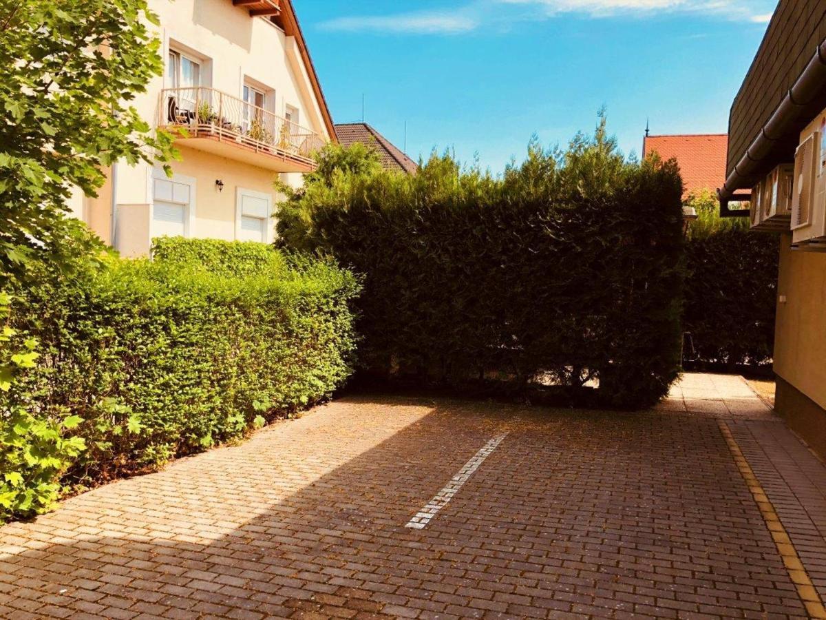Zoeldteto Panzio Bed & Breakfast Balatonfured Bagian luar foto