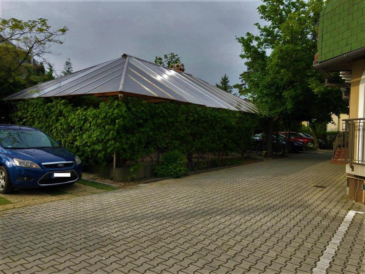 Zoeldteto Panzio Bed & Breakfast Balatonfured Bagian luar foto