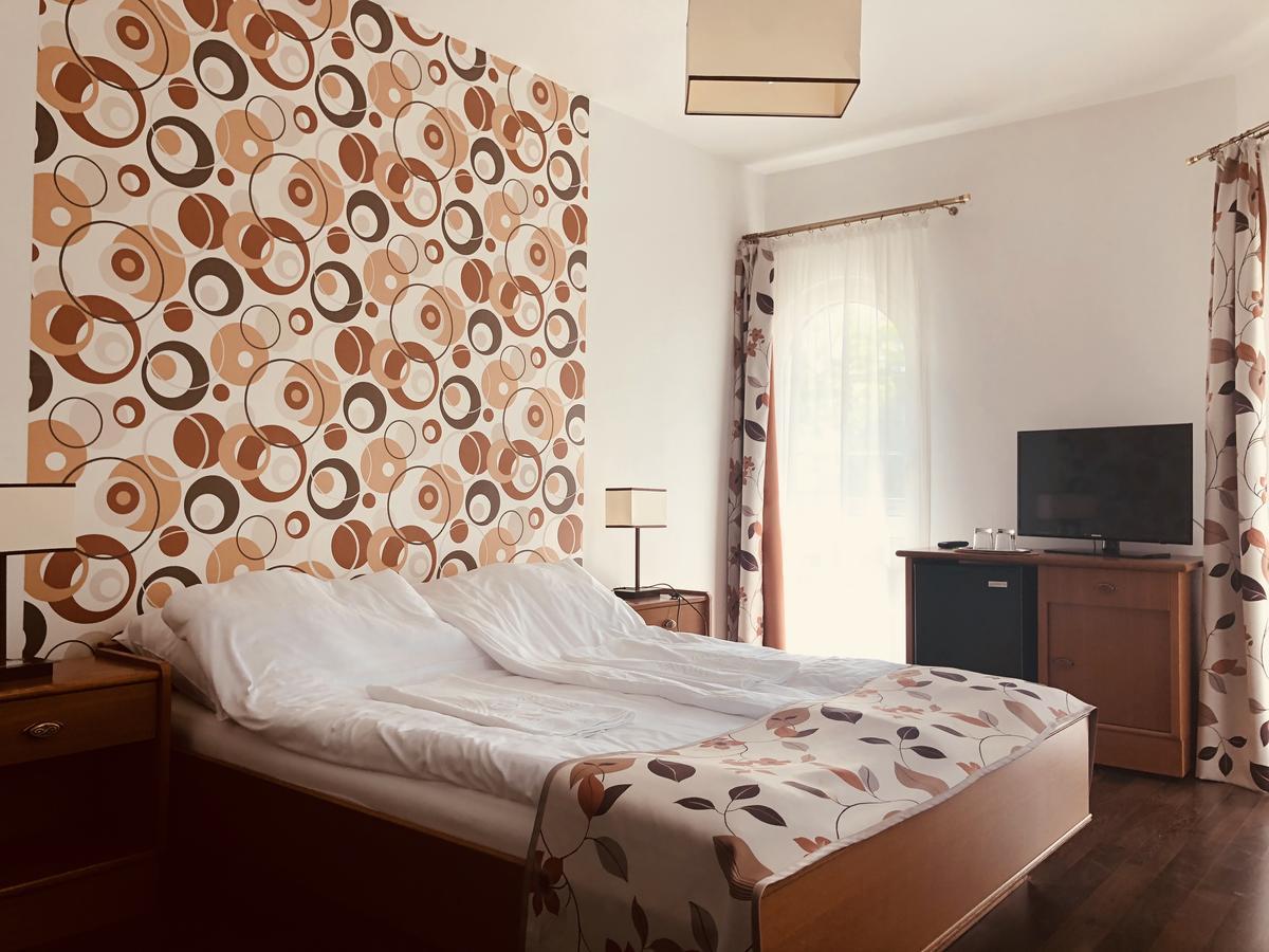 Zoeldteto Panzio Bed & Breakfast Balatonfured Bagian luar foto