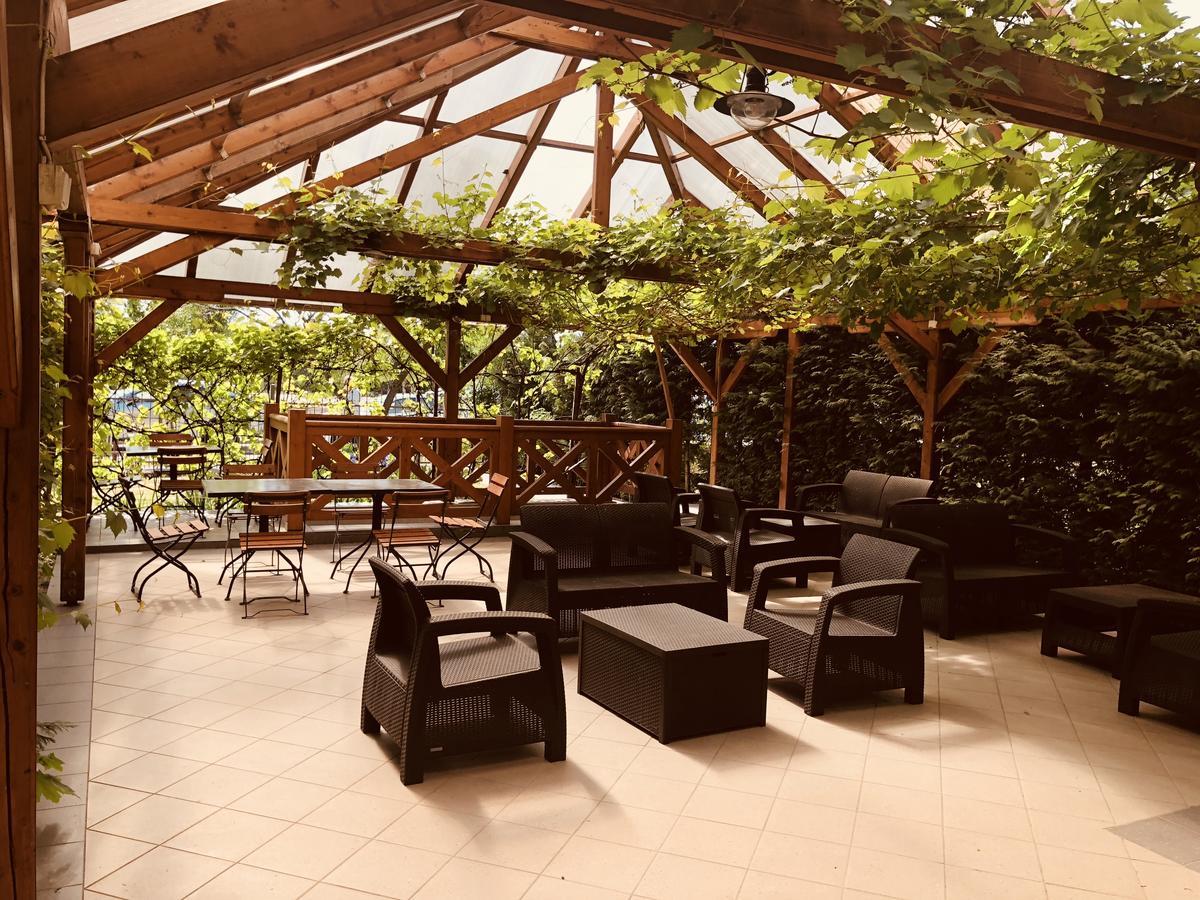 Zoeldteto Panzio Bed & Breakfast Balatonfured Bagian luar foto