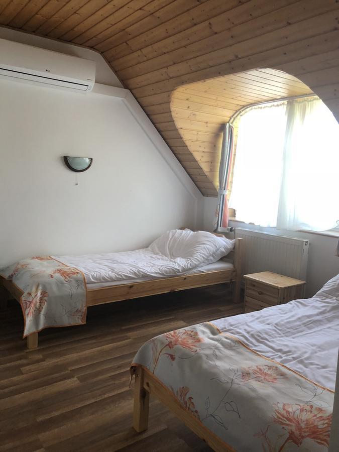 Zoeldteto Panzio Bed & Breakfast Balatonfured Bagian luar foto