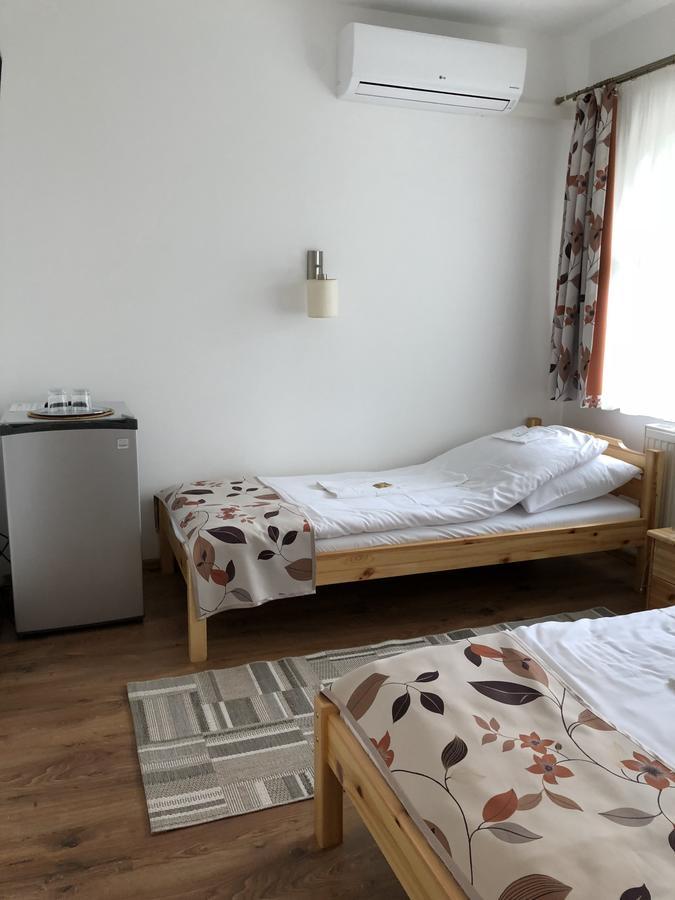 Zoeldteto Panzio Bed & Breakfast Balatonfured Bagian luar foto