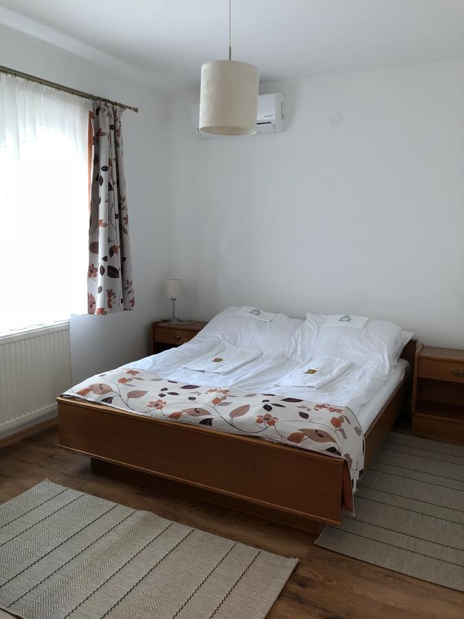Zoeldteto Panzio Bed & Breakfast Balatonfured Bagian luar foto
