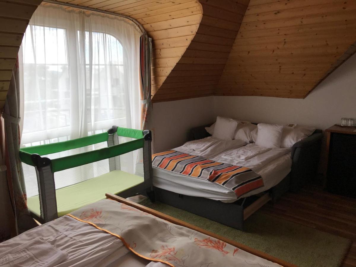 Zoeldteto Panzio Bed & Breakfast Balatonfured Bagian luar foto