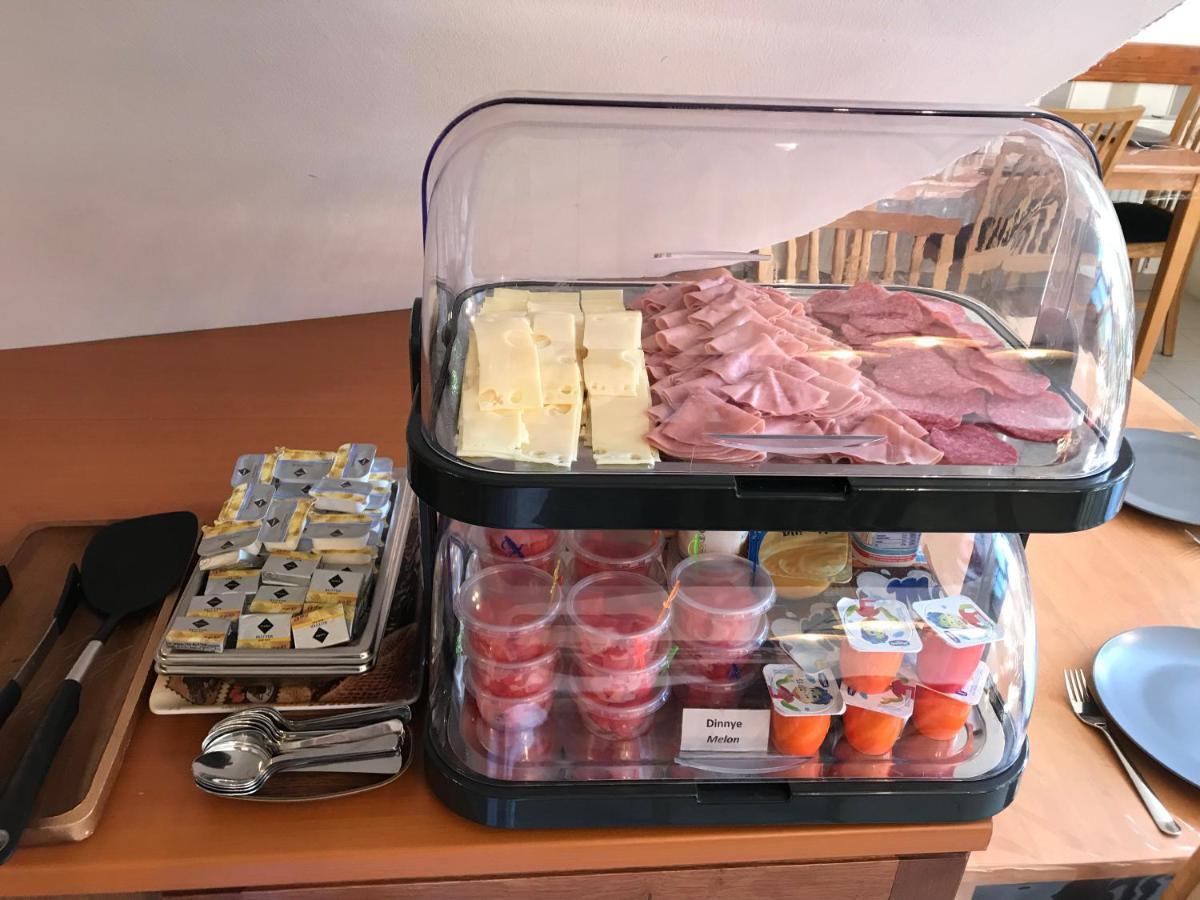 Zoeldteto Panzio Bed & Breakfast Balatonfured Bagian luar foto