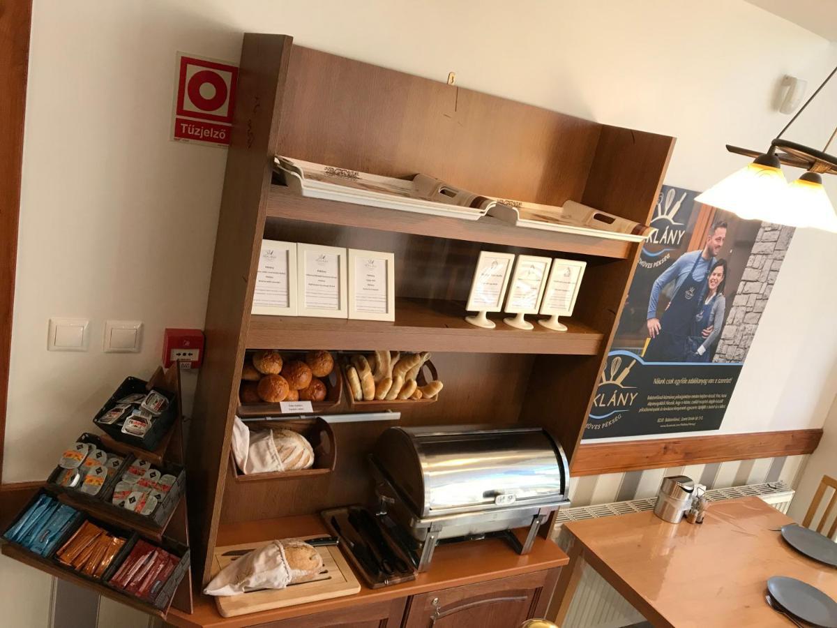 Zoeldteto Panzio Bed & Breakfast Balatonfured Bagian luar foto