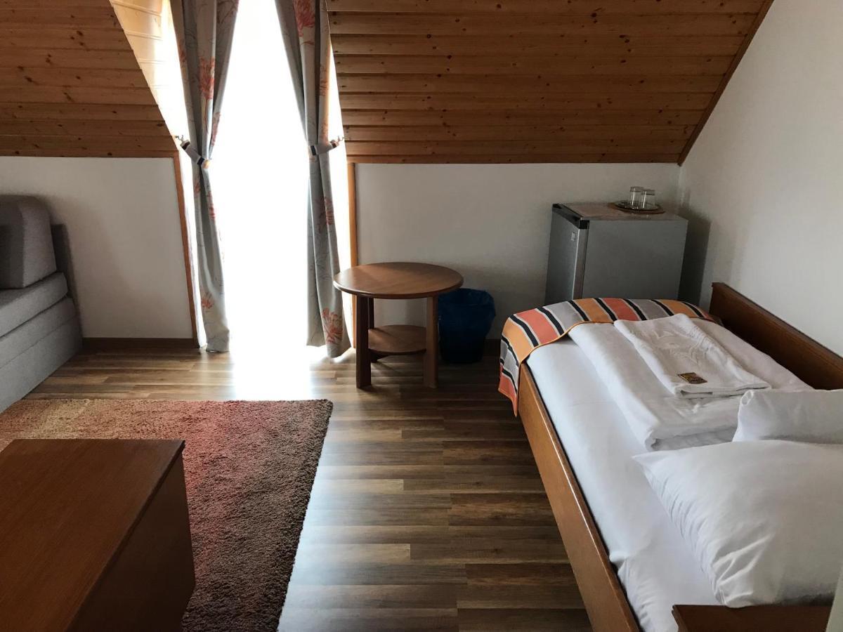 Zoeldteto Panzio Bed & Breakfast Balatonfured Bagian luar foto