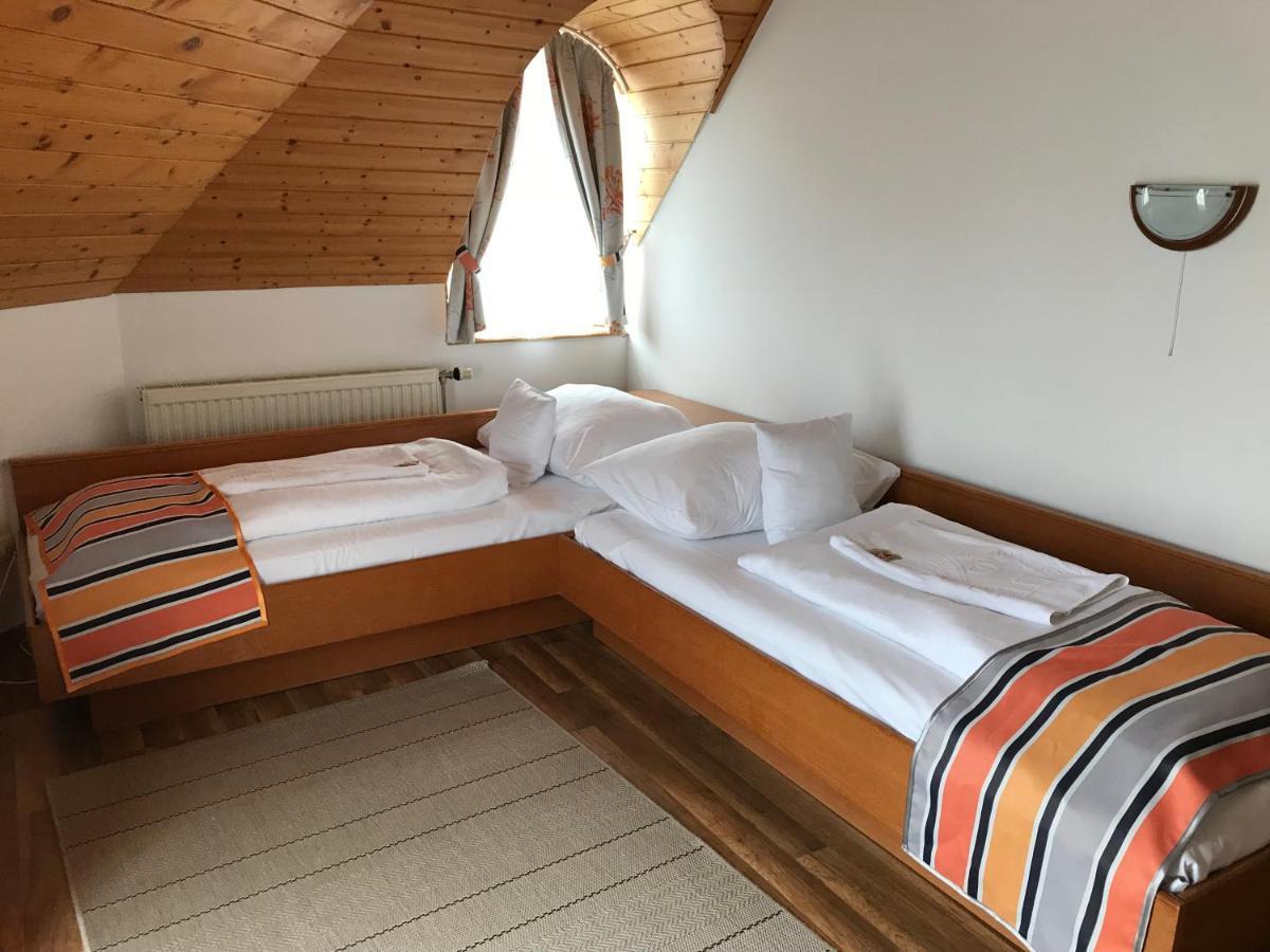 Zoeldteto Panzio Bed & Breakfast Balatonfured Bagian luar foto