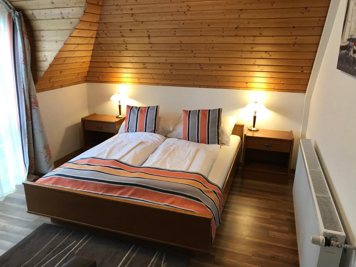 Zoeldteto Panzio Bed & Breakfast Balatonfured Bagian luar foto