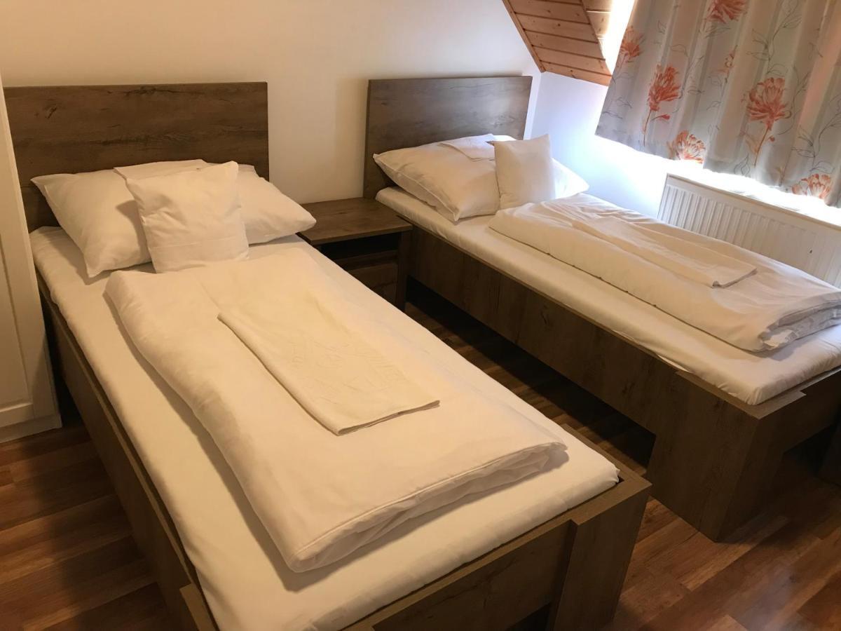 Zoeldteto Panzio Bed & Breakfast Balatonfured Bagian luar foto