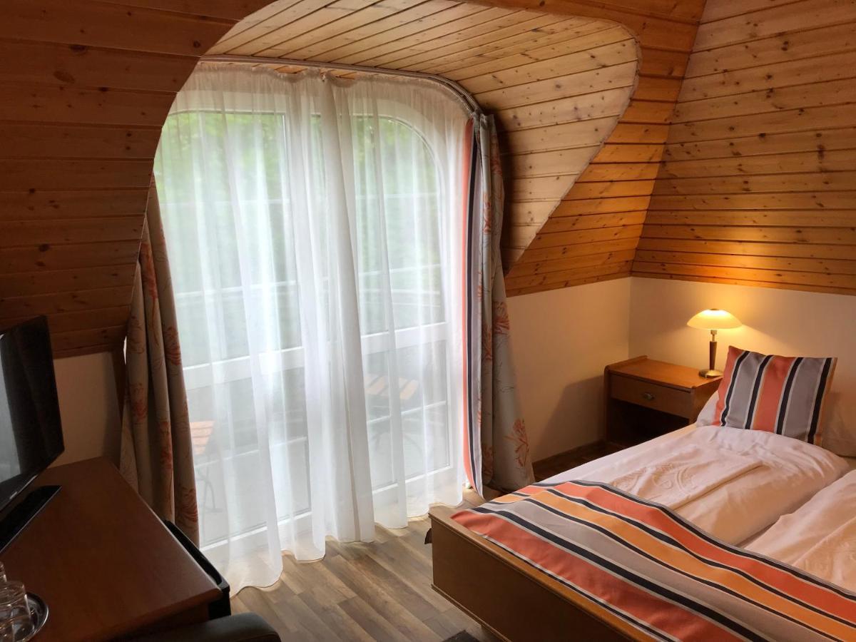 Zoeldteto Panzio Bed & Breakfast Balatonfured Bagian luar foto